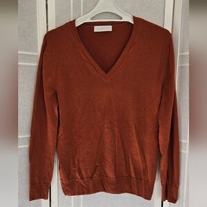 Maison Montagut Women's V-Neck Sweater in Warm Brown